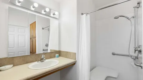 1 Bedroom Cottage — image 1 of 2