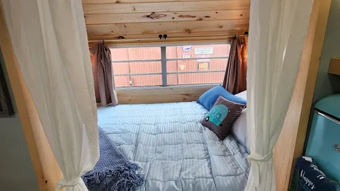 Laverne - Vintage Camper — image 29 of 29