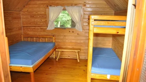 1 Room Primitive Cabin — image 3 of 3