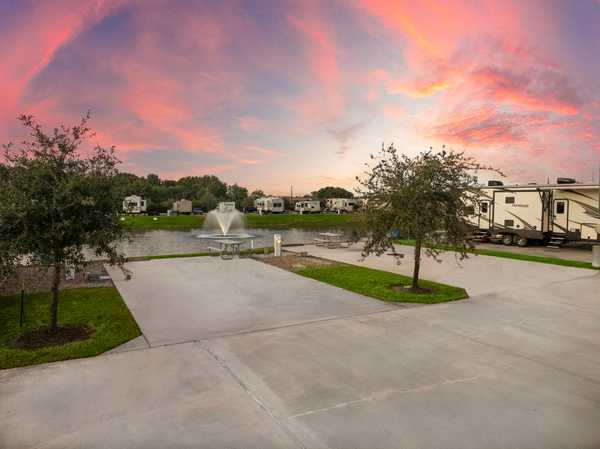 23.5x47.5 Head-In Lake | Fallbrook RV Resort | Quality RV Resorts