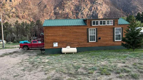 Cabin 11 Deluxe 1-Bedroom — image 1 of 8