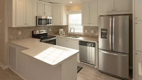 Deluxe 2 Bedroom — image 2 of 13