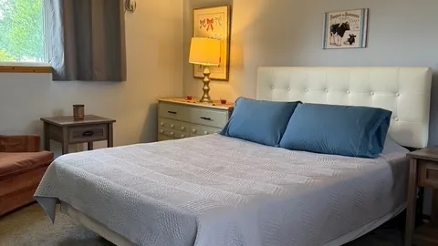Single Room : 1 King Bed — image 1 of 6