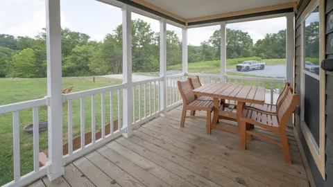 Scenic View Deluxe Cottages - 2 Bedroom — image 2 of 18