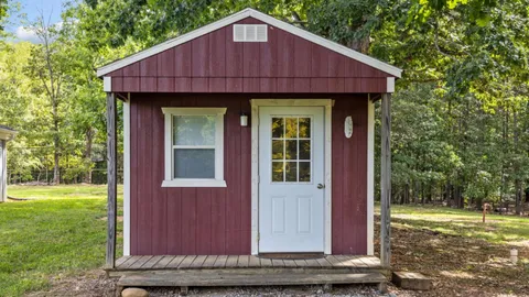 HIDE OUT CABIN — image 1 of 6