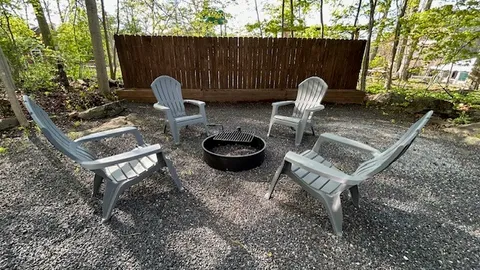 Woodland Cabin — image 2 of 11