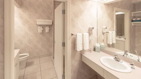 Hotel Standard Rental — image 5 of 5
