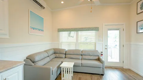 Carolina Cottage 2 Bedroom w/ Fireplace Porch — image 12 of 12