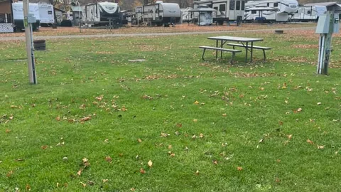 Front Row- Standard Pull-Through RV Site (W&E only) 30 Amp — image 4 of 4