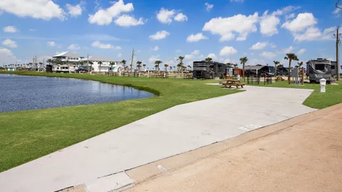 Lakefront Premier Back-In Site w/ Dog Pen — image 10 of 10