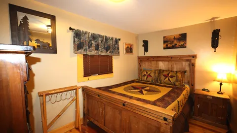 Stagecoach Cabin — image 2 of 14