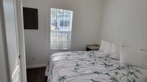 Keys Cottage with Sleeping Loft Sleeps 7 — image 5 of 5