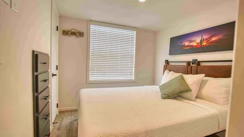 2 Bedroom Vacation Rental (with loft) — image 12 of 12
