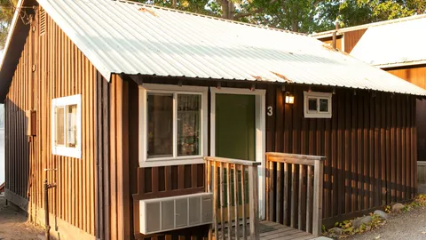 North Lakefront Cabin 3- 2bedrooms — image 1 of 6