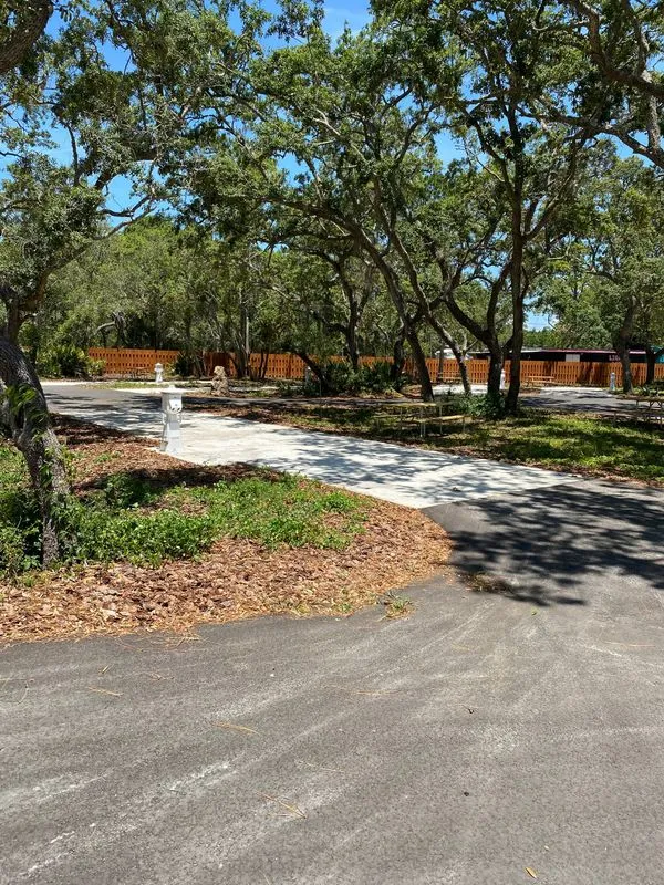 The Oaks RV Resort and Motel campground