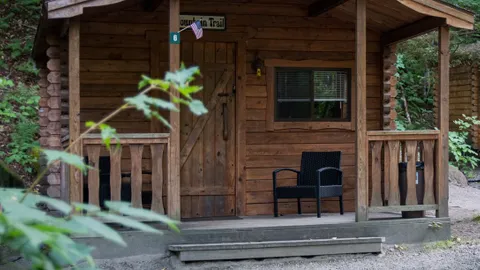 Cabin- One Room, Wooded — image 2 of 7