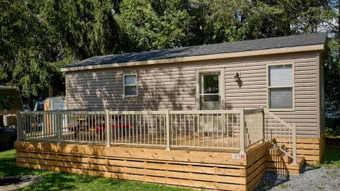 2 Bedroom Resort Cottage Marlborough / 2 Chambres Chalet de Vacances Marlborough — image 1 of 16