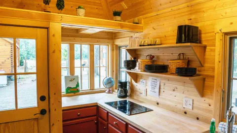 Bear-A-Dise Bungalow — image 2 of 6