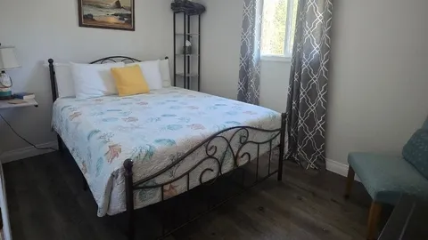 Jellyfish Cottage — image 2 of 5