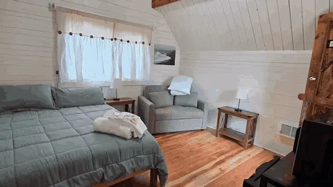 Deluxe Mini Suite Cabin — image 2 of 4