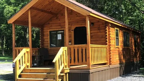 Small Lakeview Cabin — image 1 of 7