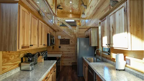 Rustic Cabin — image 2 of 11