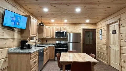 Cabin — image 10 of 10