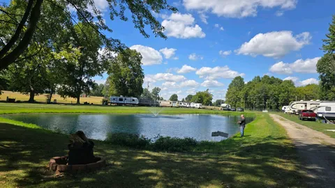 Premium 30 Amp Lakefront Site — image 1 of 3