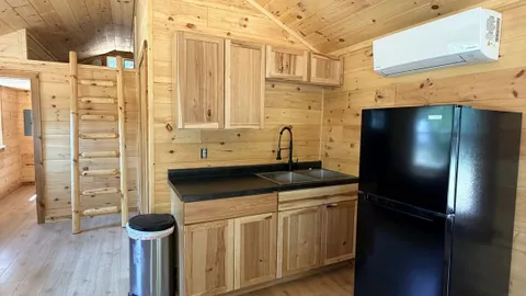 Deluxe Cabin — image 6 of 6