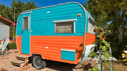 10 ft. Baby Vintage Trailer — image 1 of 1