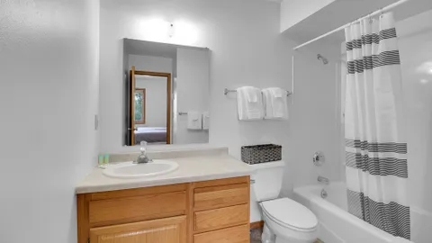 ONE BEDROOM APARTMENT — image 2 of 5
