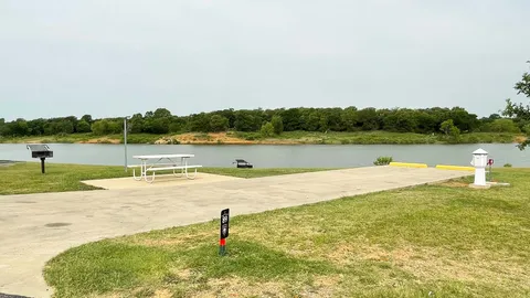 Deluxe Water Front Back In — image 2 of 6