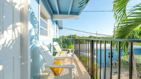 Captain's Suite - 2 Bedroom with Full Kitchen Sleeps 6 — image 1 of 10