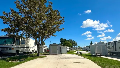 Elite Full Hookup RV Site — image 2 of 5