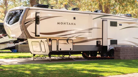 Pull Through Full Hookup RV Site — image 2 of 6
