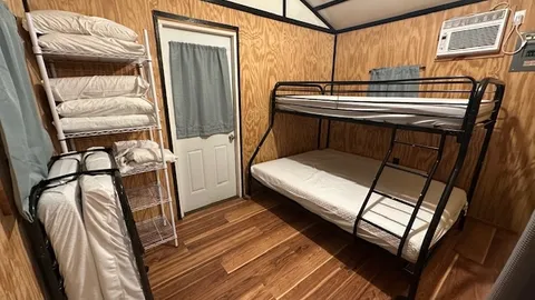Cabin — image 2 of 4