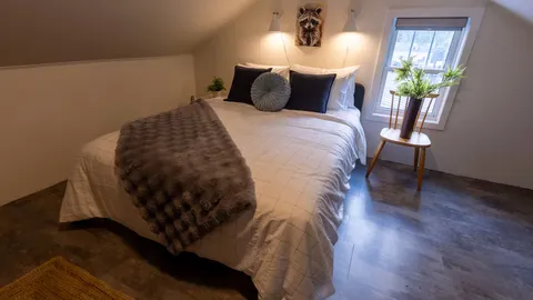 3 Bedroom Cottage — image 2 of 16