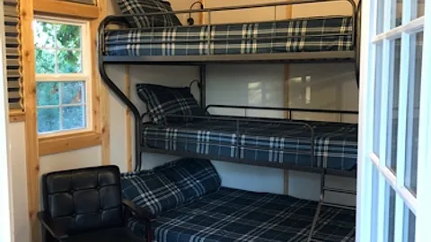 Small Cabin 2 — image 2 of 5