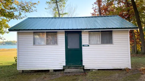 4 Sure Bunk Cabin — image 1 of 2