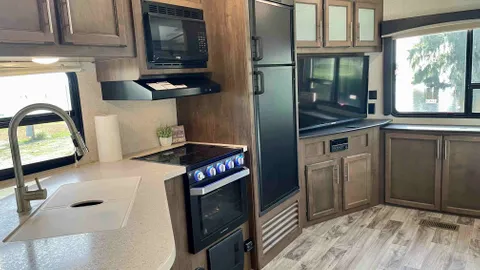 27' Cougar Travel Trailer RV Rental — image 14 of 14