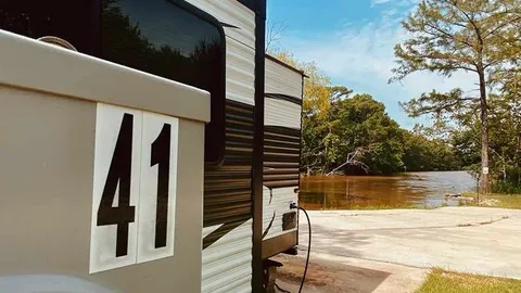 Premium Bayou FHU Pull-Through RV Site — image 2 of 7