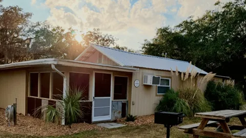 Cabin 4 — image 1 of 8