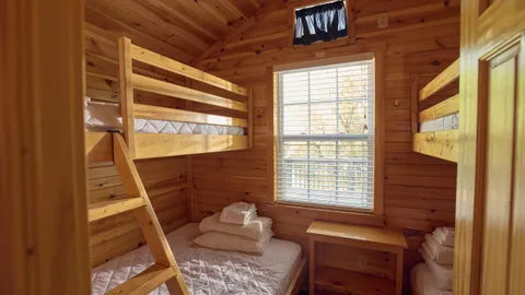 Riverview Two Bedroom Cottage — image 2 of 6