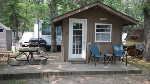 Mayor Rustic Cabin — image 1 of 3