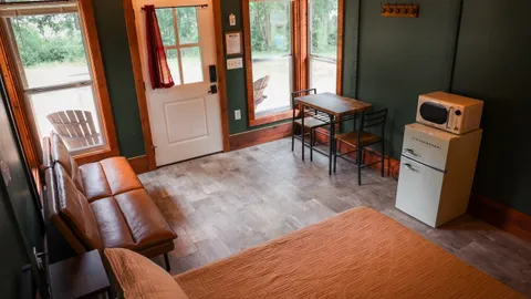 Deluxe Cabin — image 2 of 5