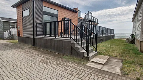 Luxury Lakefront Diamond Cottage 2 Bedroom w/ Rooftop Patio — image 1 of 15