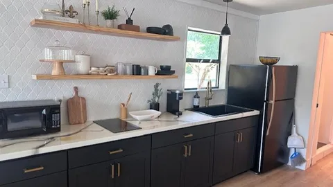 Saint Cabineaux — image 2 of 9