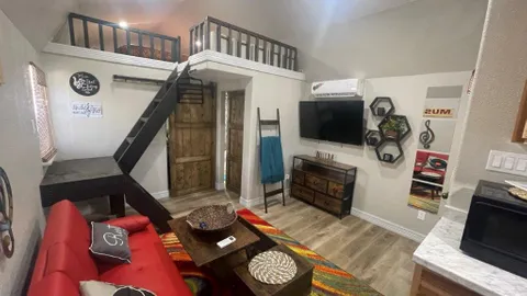 The "Joseph" Cabin: A Peaceful Getaway Close to the River — image 1 of 24