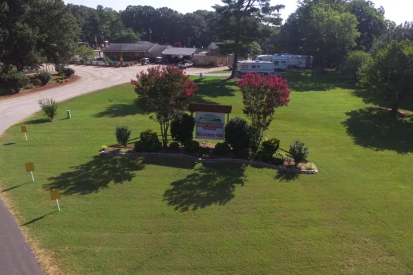 Midway Campground Resort – photo 1