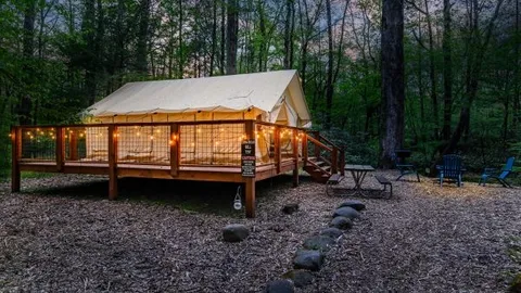 Deluxe Luna Bear Tent — image 2 of 10